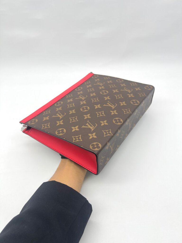 Pochette Voyage MM Monogram Red SHW