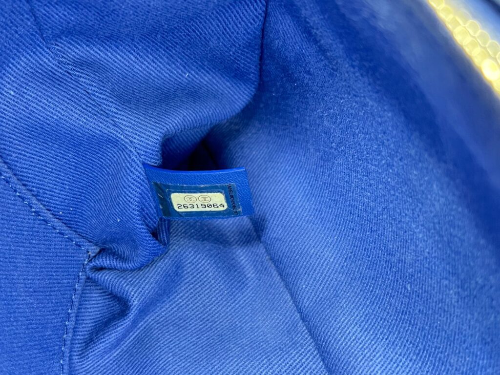 Coco Handle Medium Chevron Caviar Blue GHW