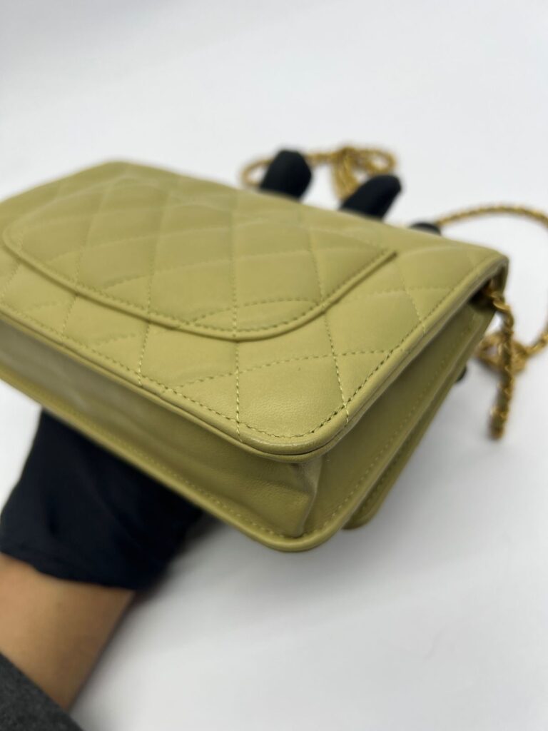 Wallet On Chain Coco Lambskin Olive Green GHW