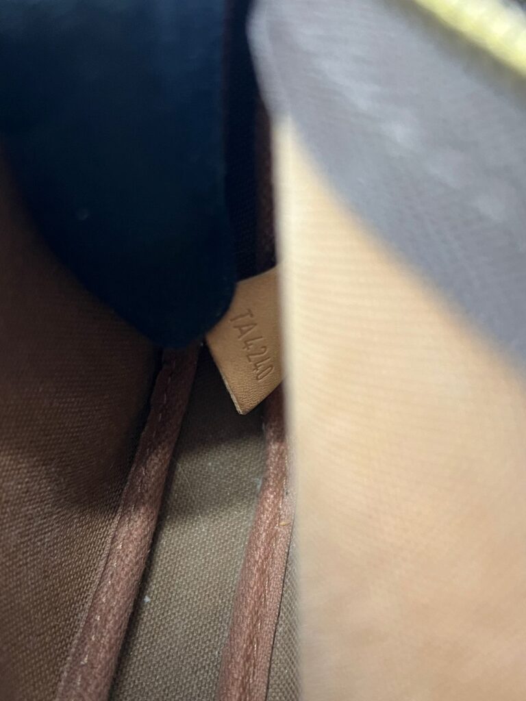 Multi Pochette Monogram Strap Khaki GHW