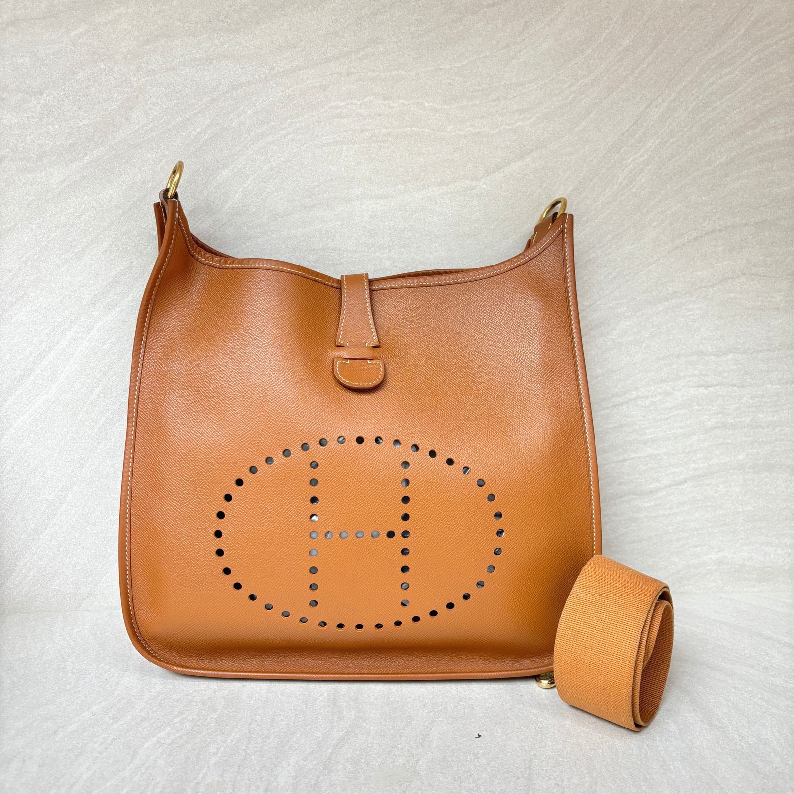 Evelyne 29 Epsom Gold GHW