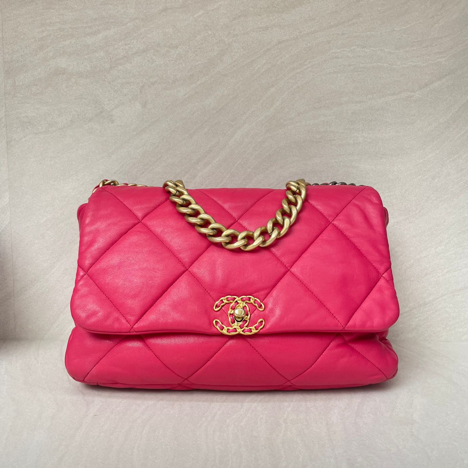 C19 Large Lambskin Red Pink