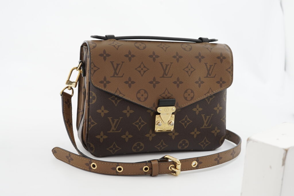 Metis Monogram Reverse