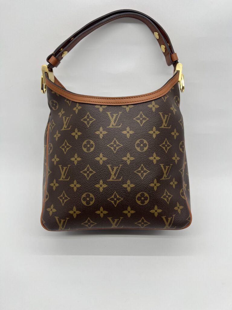 Hobo Dauphine PM Reverse Momogram