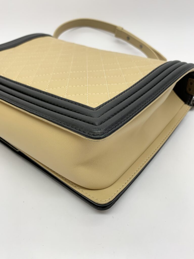 Boy 30 Lambskin Beige Black RHW