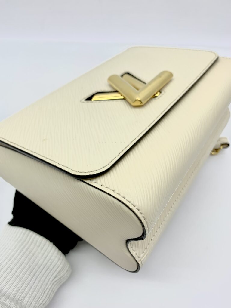 Twist MM Epi Quartz White PHW