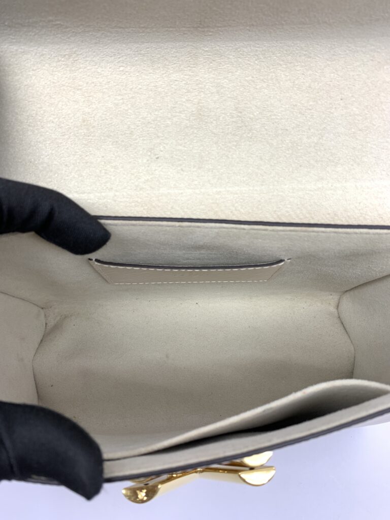 Twist MM Epi Quartz White PHW