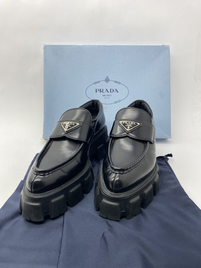 Monolith Pointy Black SHW