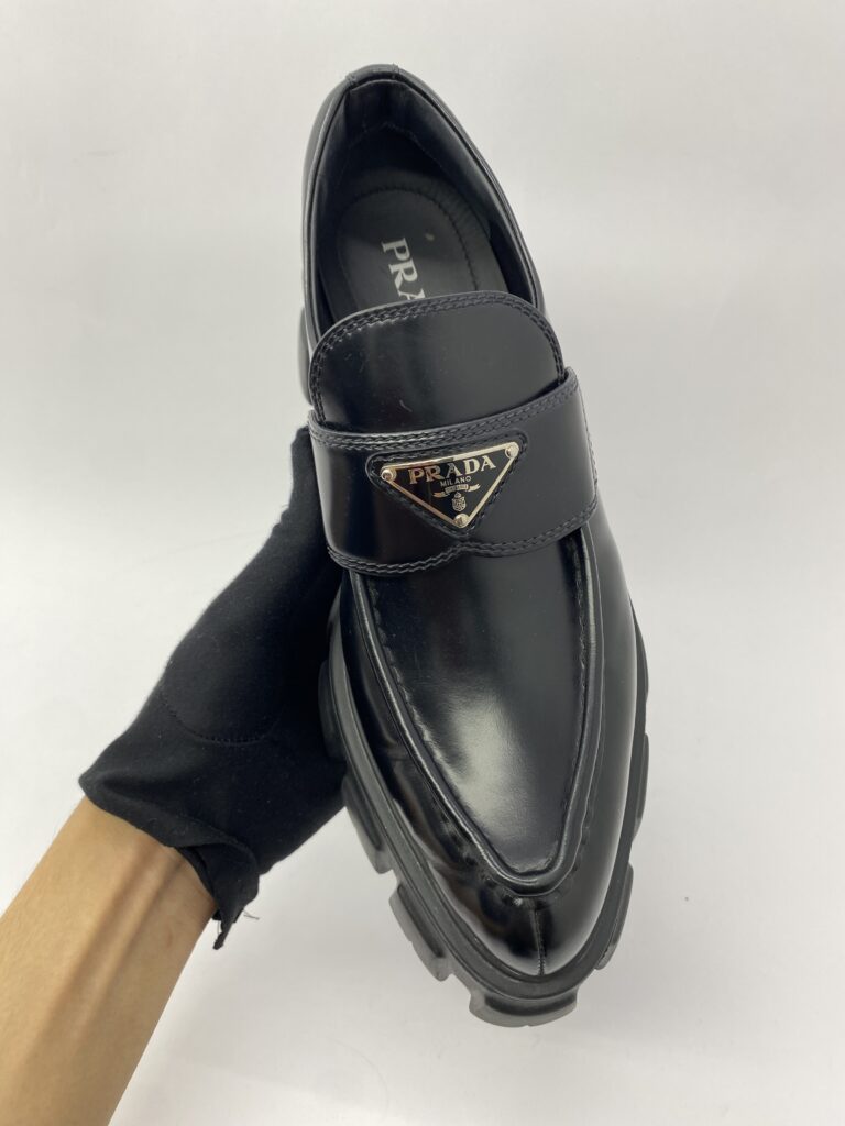 Monolith Pointy Black SHW