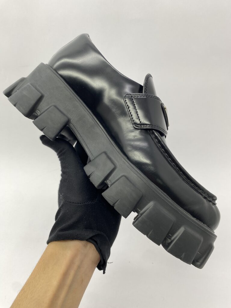 Monolith Pointy Black SHW