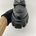 Monolith Pointy Black SHW