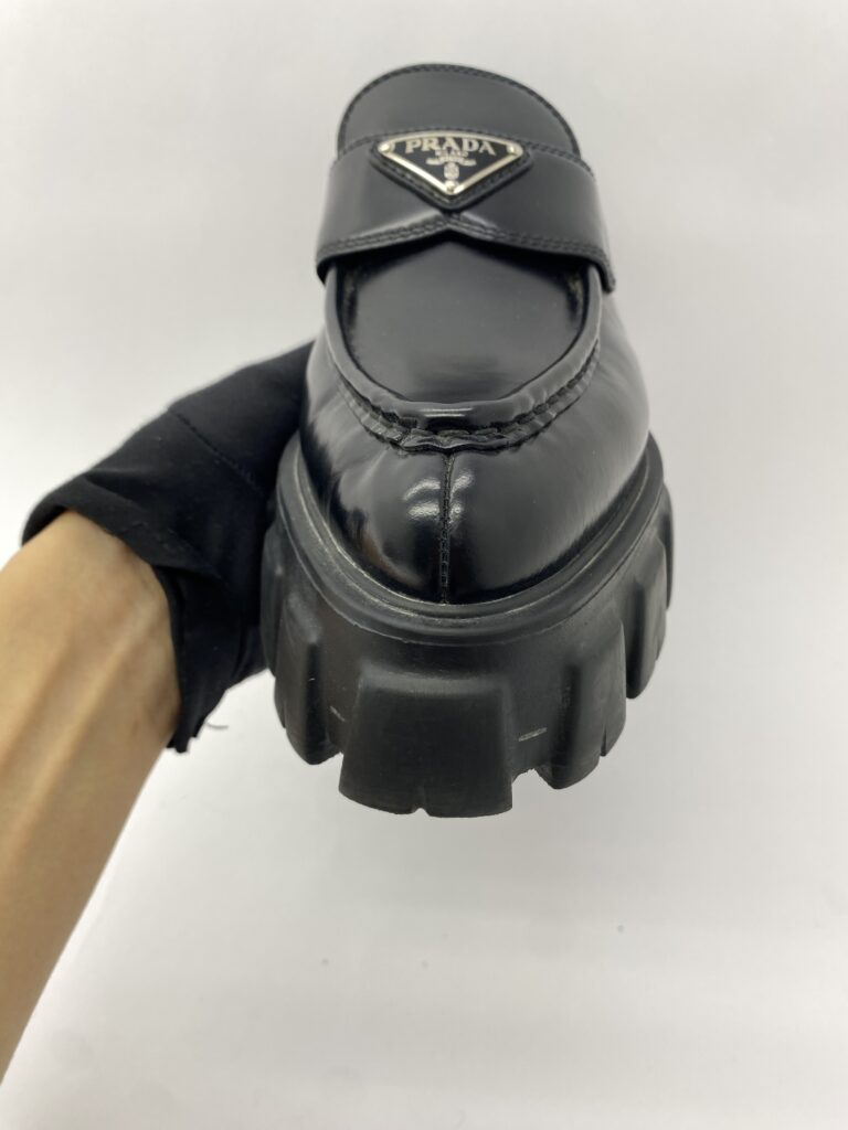 Monolith Pointy Black SHW