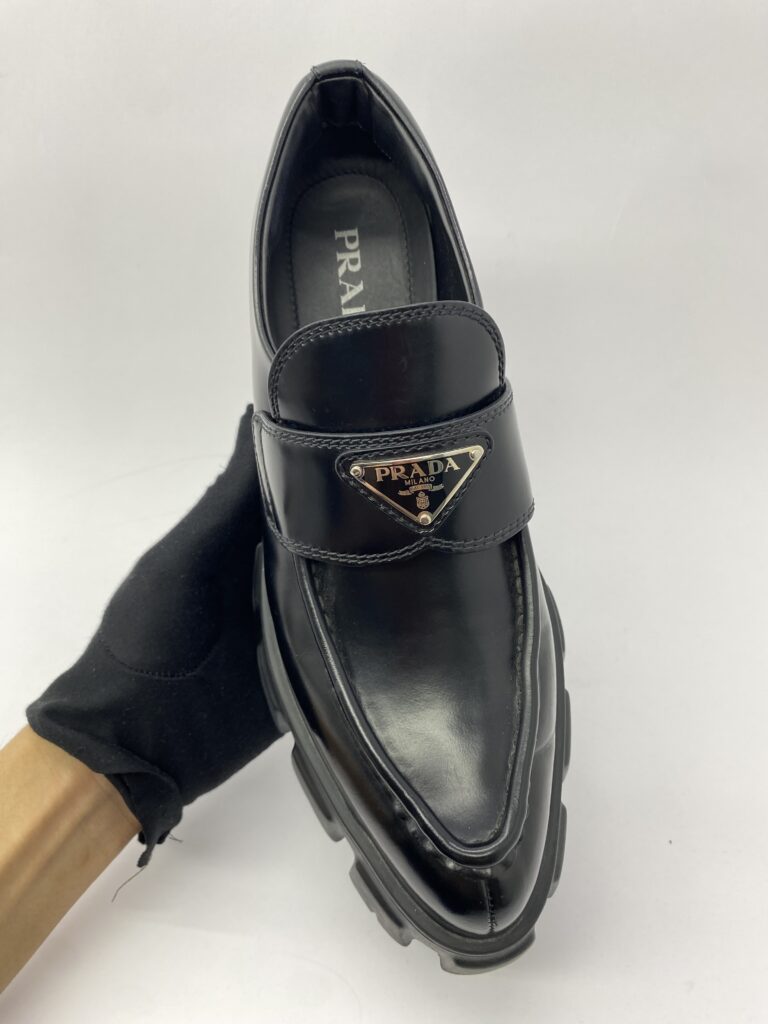 Monolith Pointy Black SHW