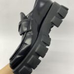 Monolith Pointy Black SHW