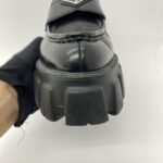 Monolith Pointy Black SHW