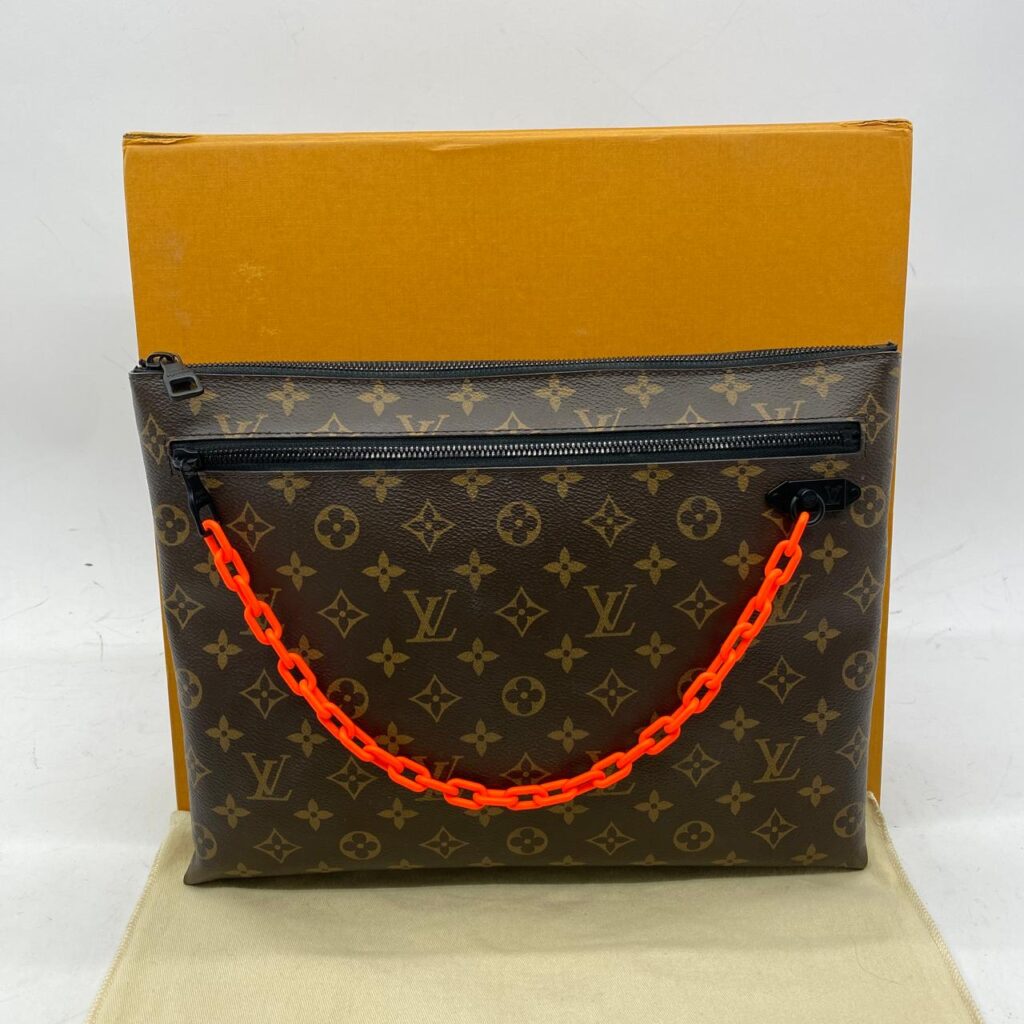 Pochette A4 Monogram Black