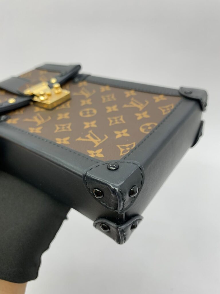 Trunk Vertical Monogram Noir Gold Hardware