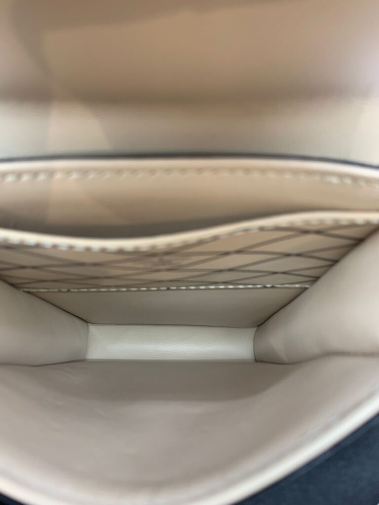 Trunk Vertical Monogram Noir Gold Hardware