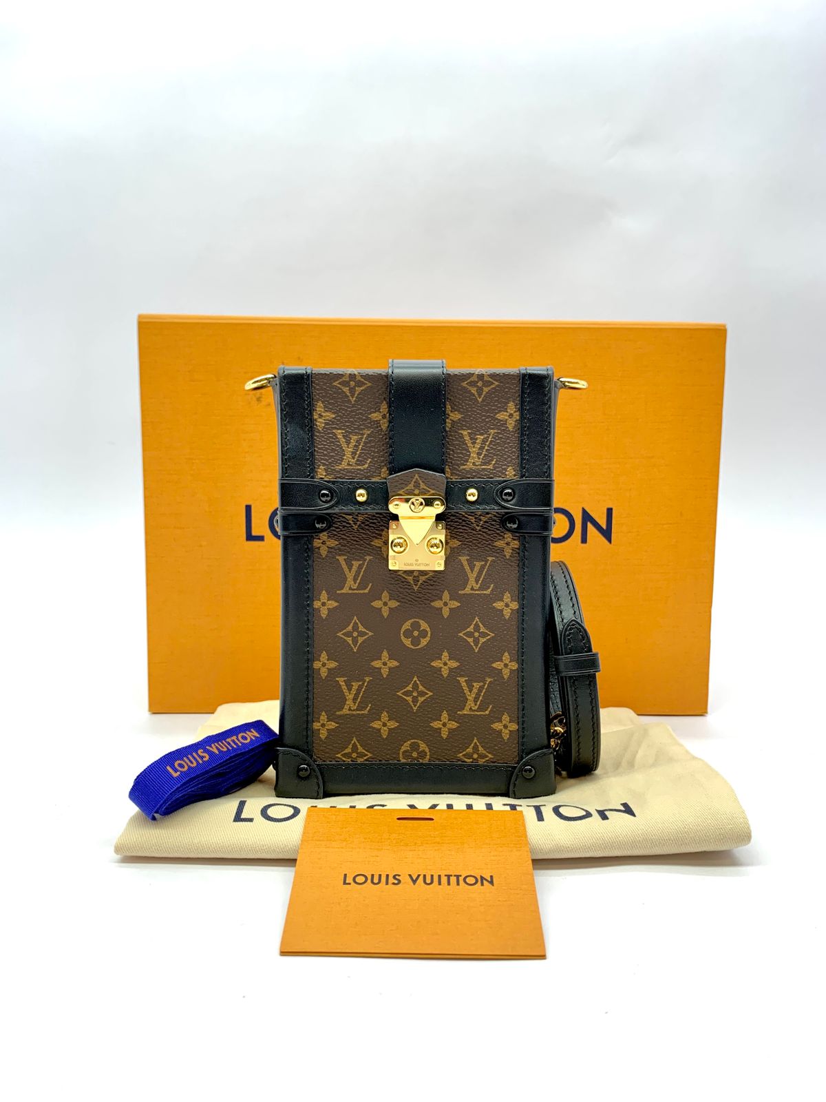 Trunk Vertical Monogram Noir Gold Hardware