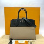 City Steamer MM Grained Noir Galet Silver Hardware