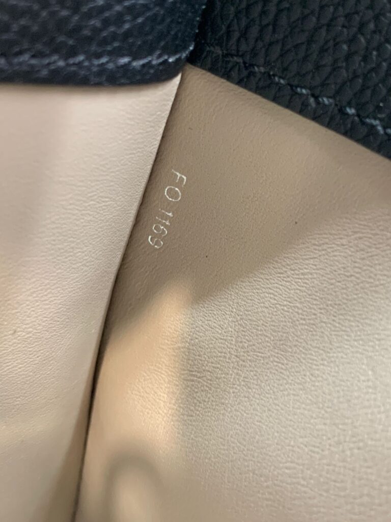 City Steamer MM Grained Noir Galet Silver Hardware