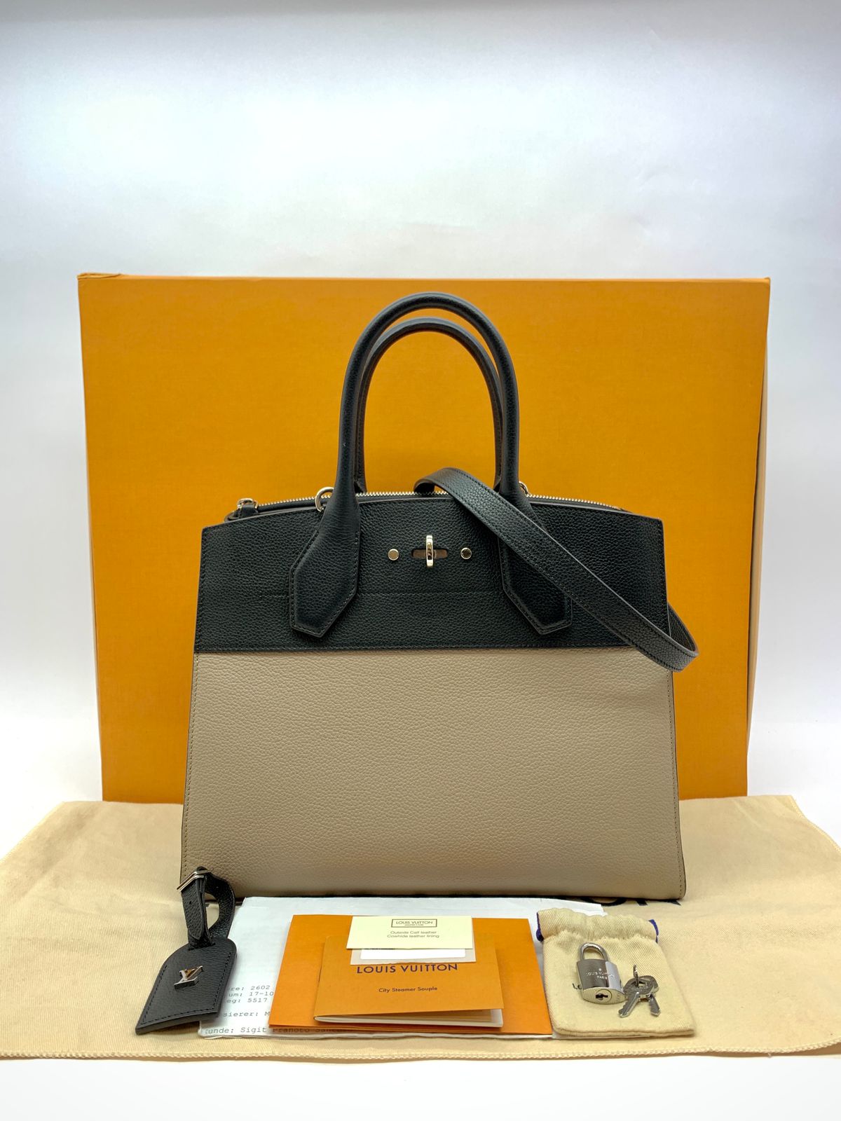 City Steamer MM Grained Noir Galet Silver Hardware