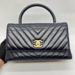 Coco Handle Medium Chevron Navy Gold Hardware