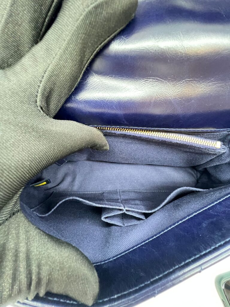 Coco Handle Medium Chevron Navy Gold Hardware