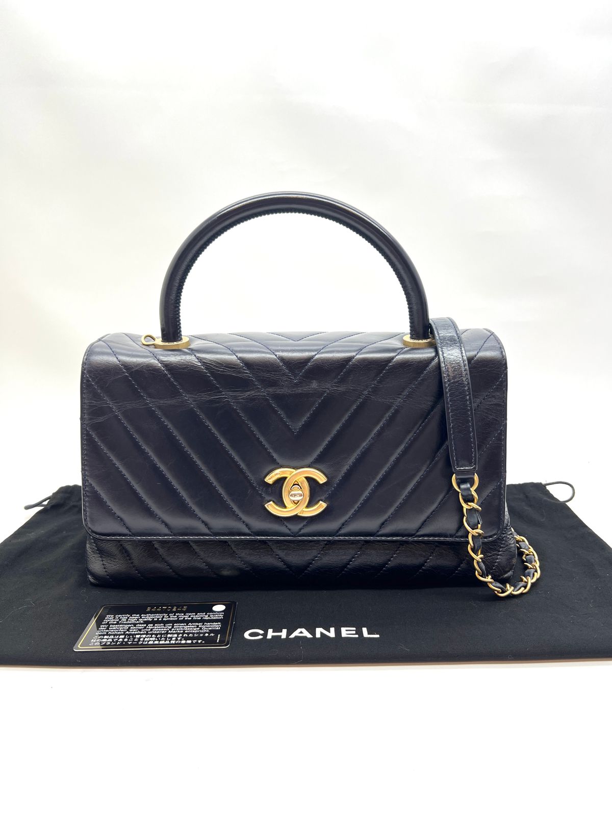 Coco Handle Medium Chevron Navy Gold Hardware