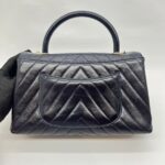 Coco Handle Medium Chevron Navy Gold Hardware