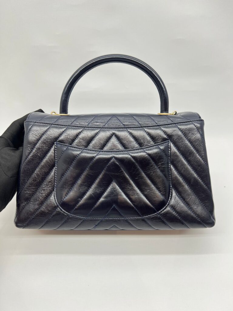 Coco Handle Medium Chevron Navy Gold Hardware