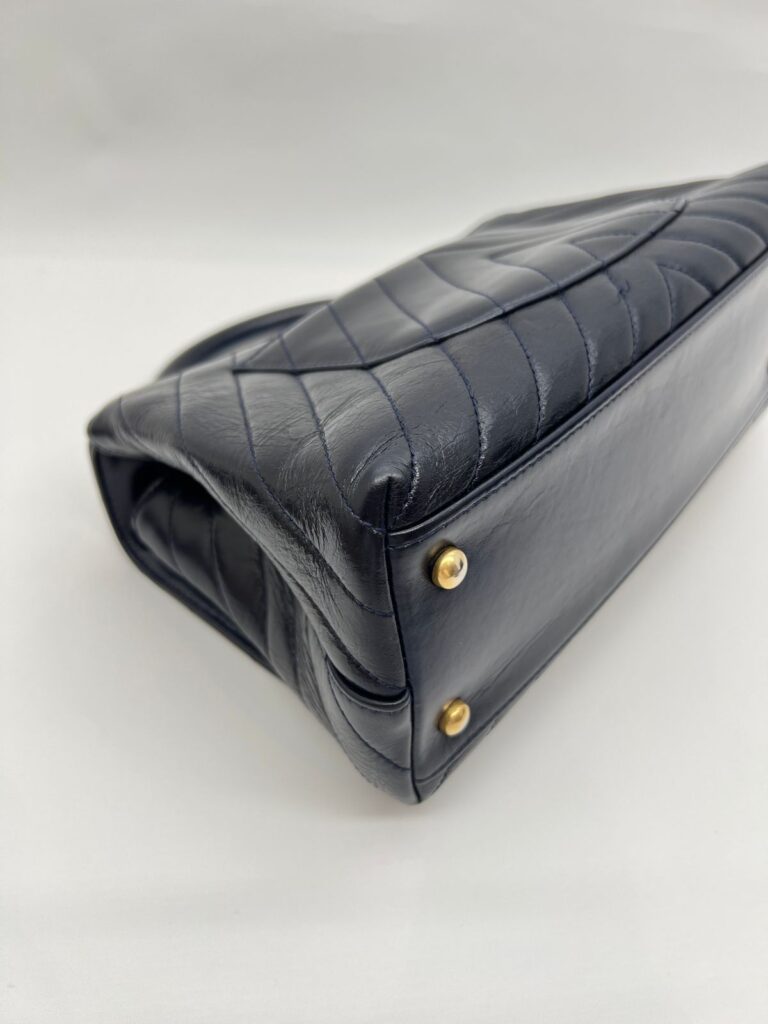 Coco Handle Medium Chevron Navy Gold Hardware