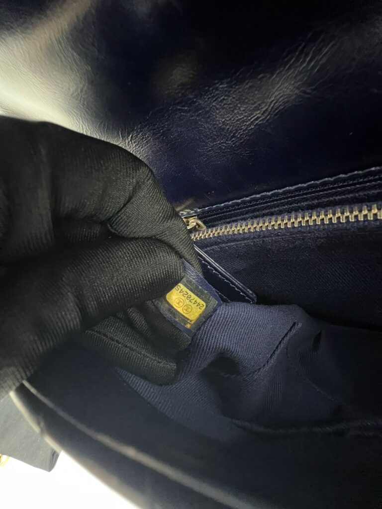 Coco Handle Medium Chevron Navy Gold Hardware