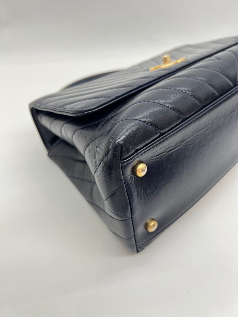 Coco Handle Medium Chevron Navy Gold Hardware