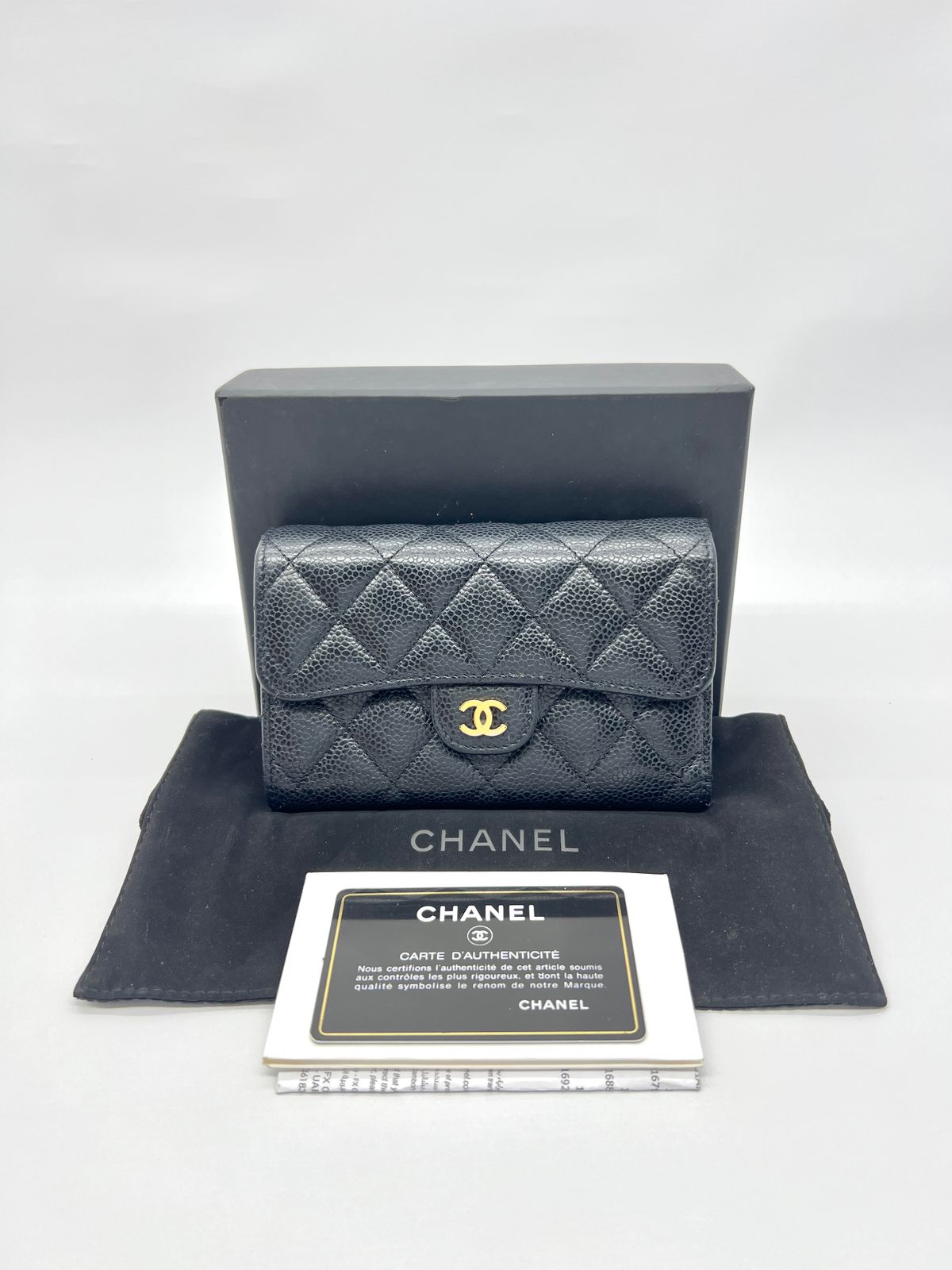 Classic Trifold Compact Caviar Black GHW