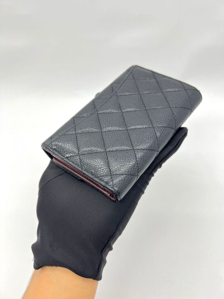 Classic Trifold Compact Caviar Black GHW