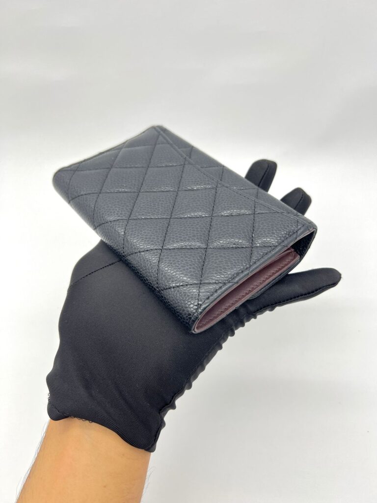 Classic Trifold Compact Caviar Black GHW