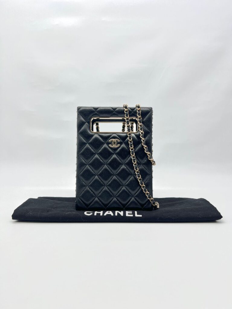 Chain Around Cut Out Handle Evening Caviar Black GHW