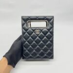 Chain Around Cut Out Handle Evening Caviar Black GHW