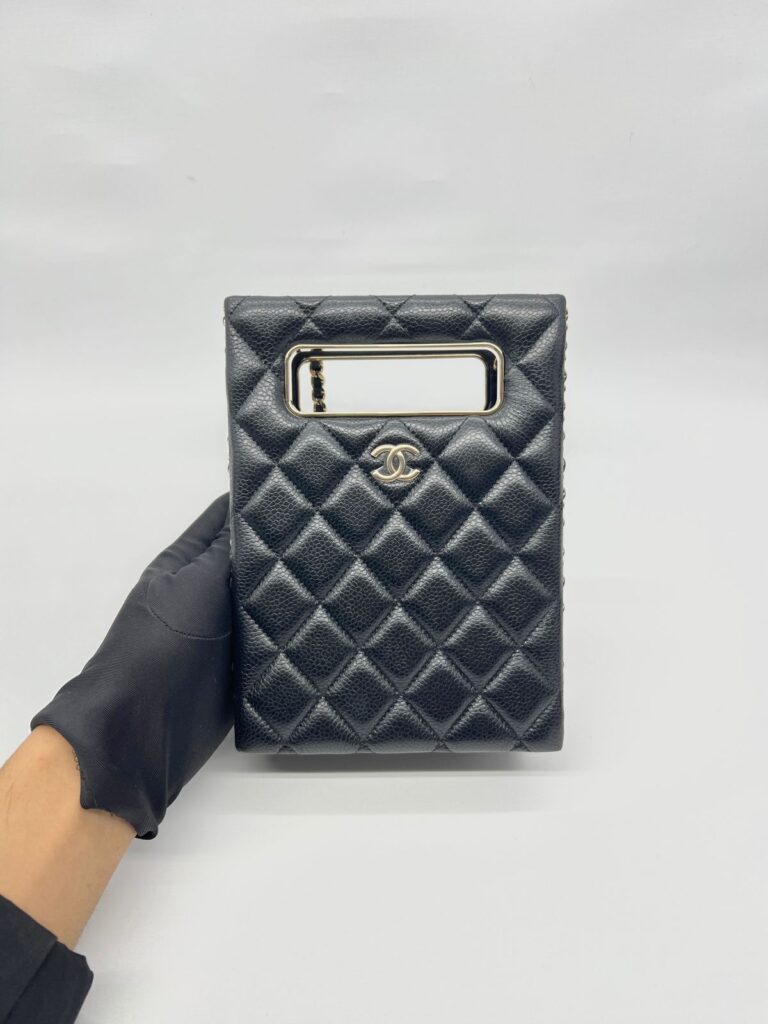 Chain Around Cut Out Handle Evening Caviar Black GHW