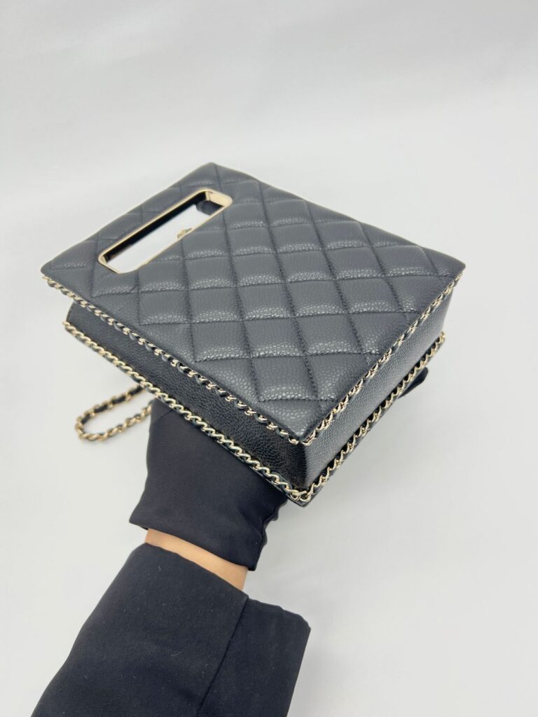 Chain Around Cut Out Handle Evening Caviar Black GHW