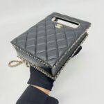 Chain Around Cut Out Handle Evening Caviar Black GHW
