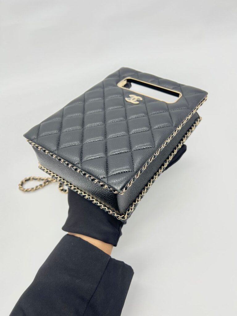 Chain Around Cut Out Handle Evening Caviar Black GHW