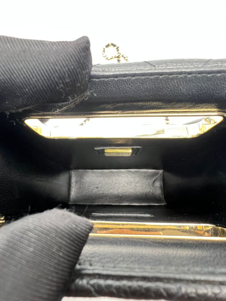 Chain Around Cut Out Handle Evening Caviar Black GHW