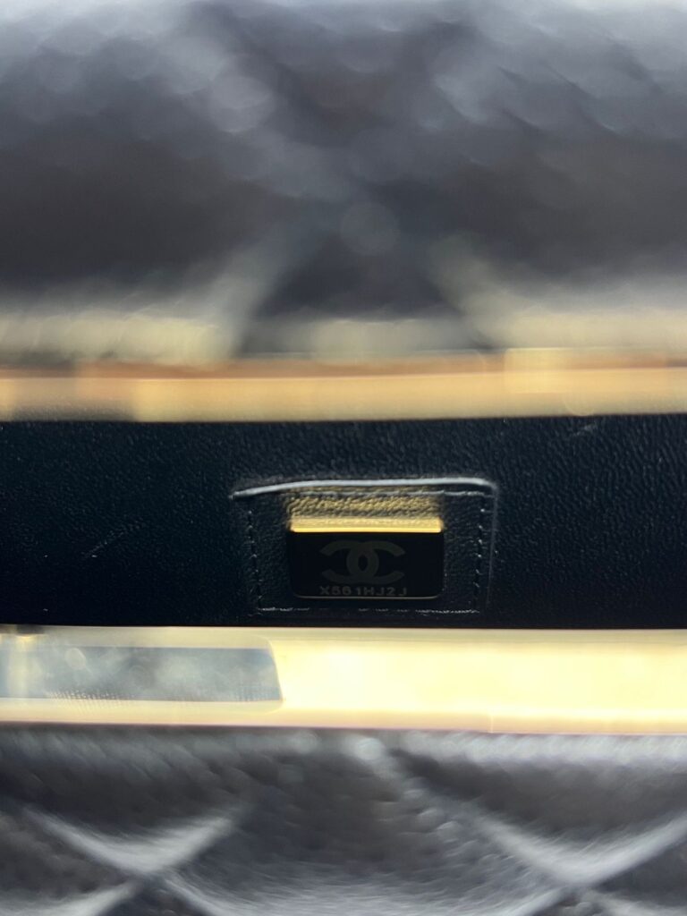 Chain Around Cut Out Handle Evening Caviar Black GHW