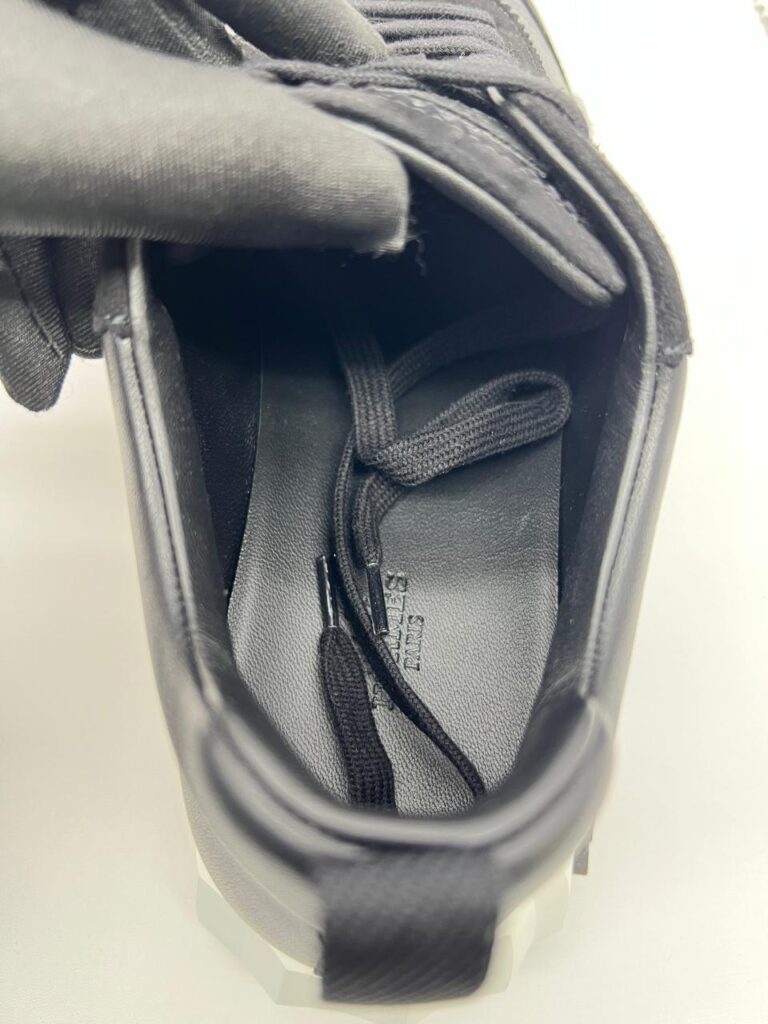 Bouncing Sneakers Black White