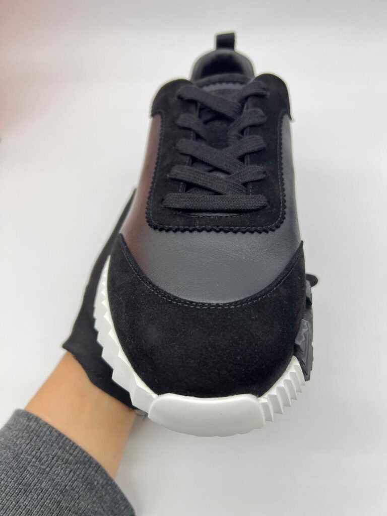 Bouncing Sneakers Black White