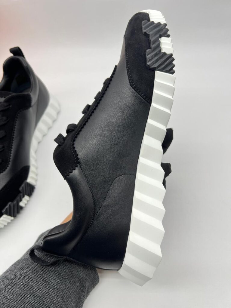 Bouncing Sneakers Black White