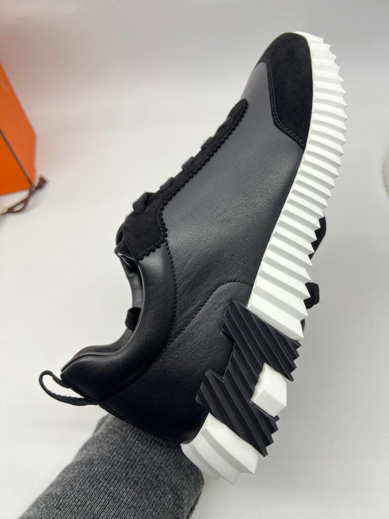 Bouncing Sneakers Black White