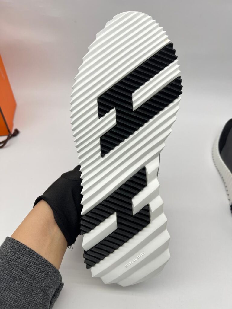 Bouncing Sneakers Black White